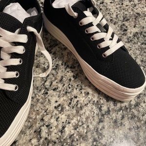 Gianni Bini Women’s Sneakers